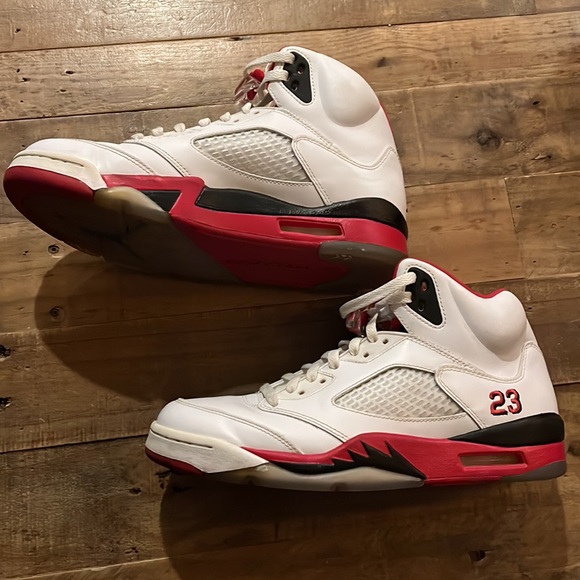 Air Jordan retro sneakers 2013 in box